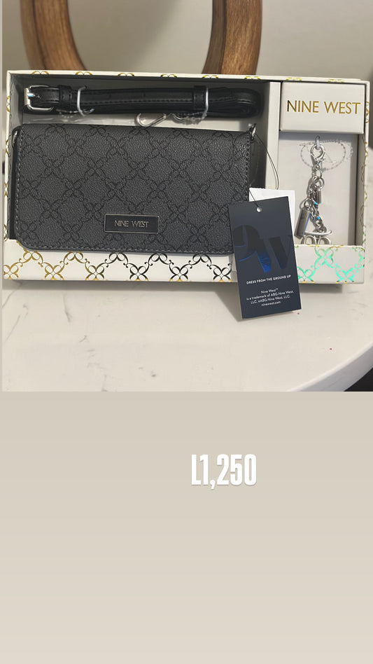 Cartera Nine West